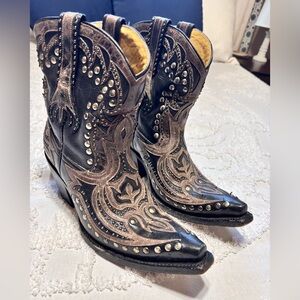 Like NEW Corral Studded Black and Brown Western Boots